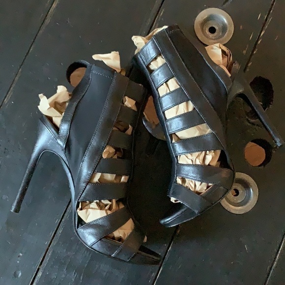 Via SPIGA Nya Black Leather Caged Bootie - Picture 7 of 16